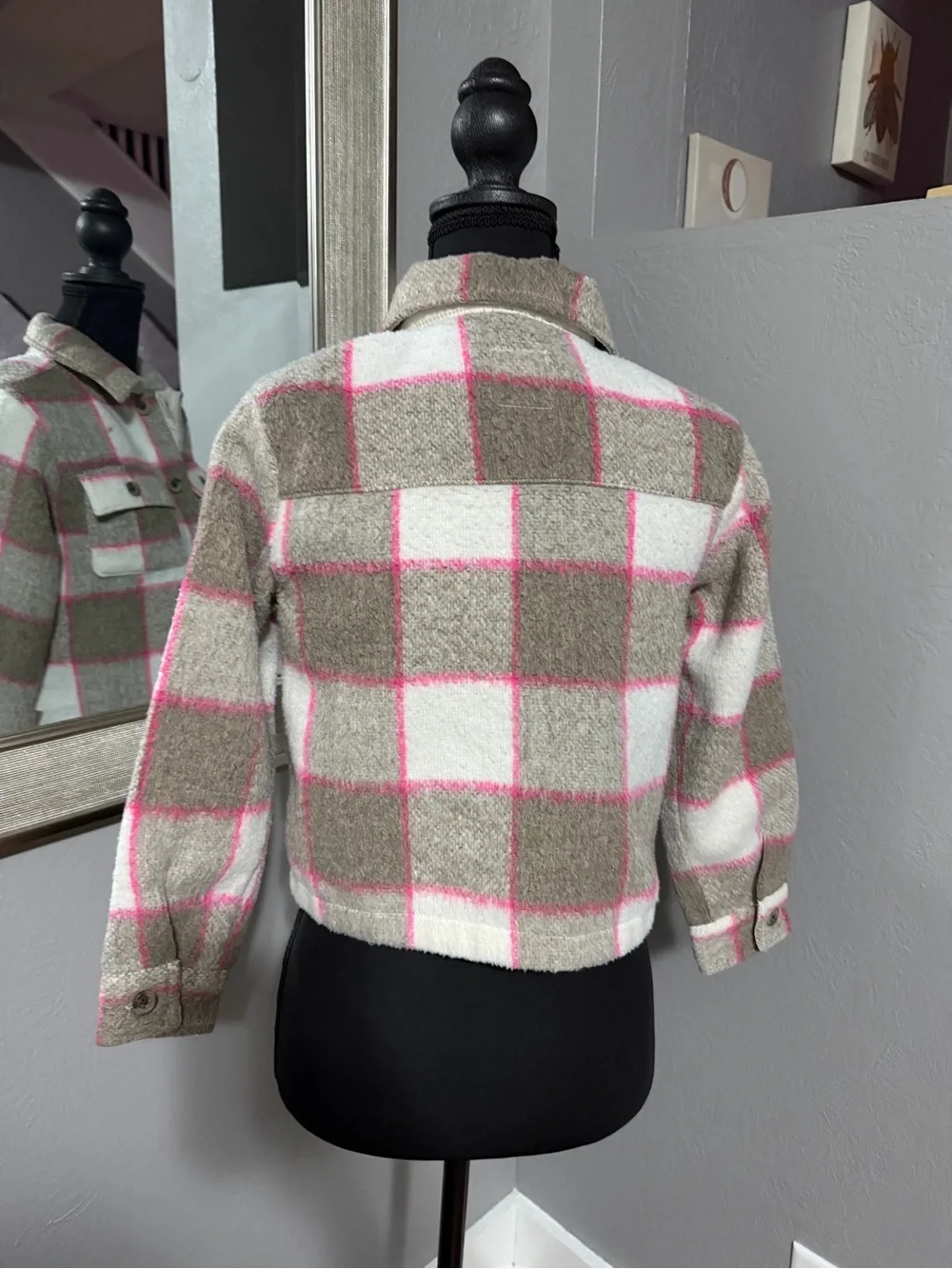 Cat & Jack girls' plaid cropped shacket size medium 8